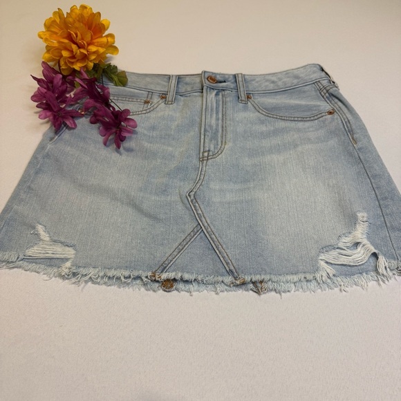 American Eagle Outfitters Dresses & Skirts - American Eagle Jean Skirt Womens 6 Denim Raw Hem Distressed Short Light‎ Wash AE